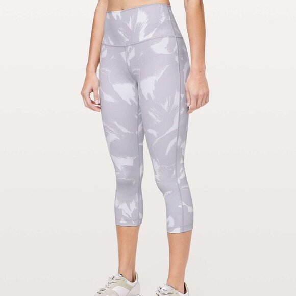 Lululemon Wunder Under Crop (High-Rise) *Full-On Luon 21" i - Picture 1 of 7